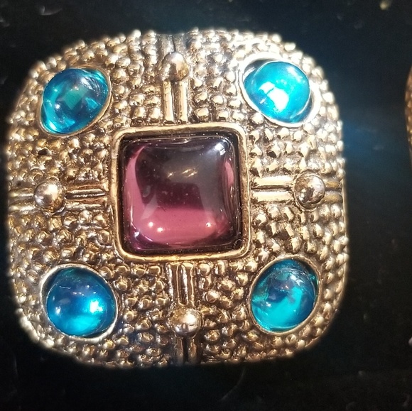 Clip On Earrings - Picture 2 of 3